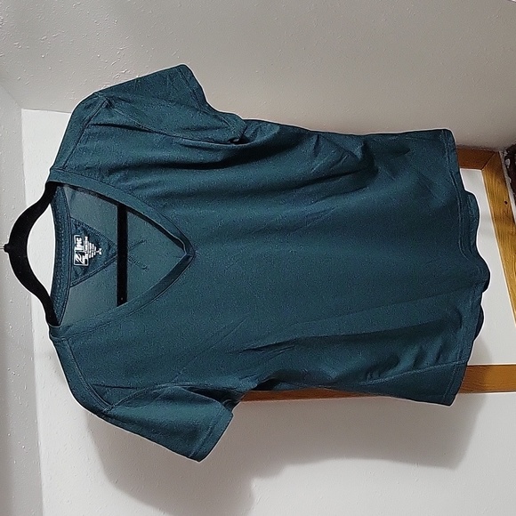 Green vneck tee - Picture 1 of 3